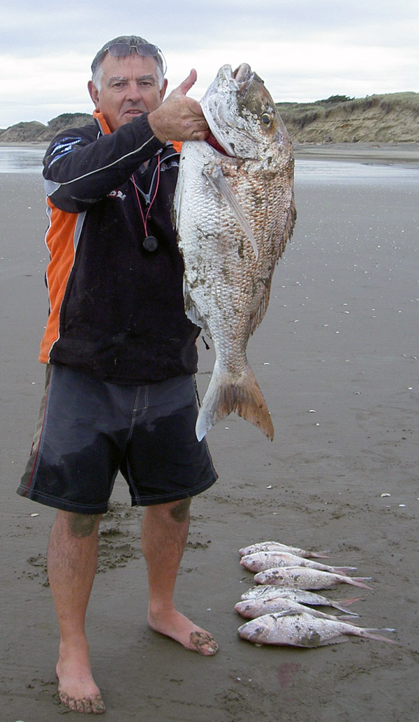 Muriwai Beach ShoreThing kontiki catch