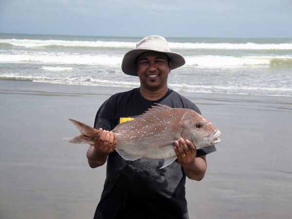 Florida Flounder Gigging for Doormat Flounder, New Zealand Fishing Reports