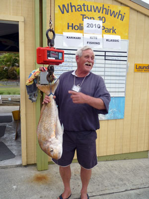 contest winning trophy snapper